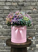 Цветочная композиция из Гипсофила и Розы в шляпной коробке в Немане