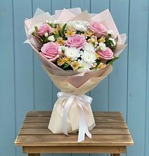 Букет цветов из:  Гвоздики, Орхидеи и Розы в Немане