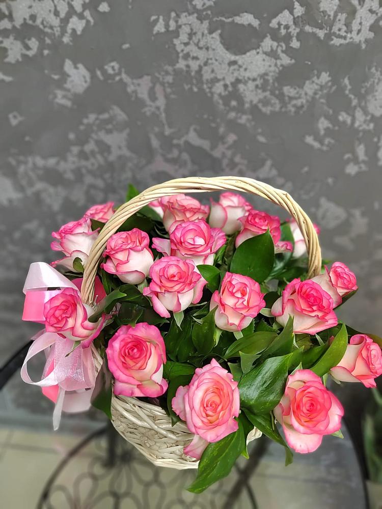 Цветочная композиция из Розы в корзине в Немане