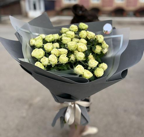 Букет Белые кустовые розы Солинеро в Немане