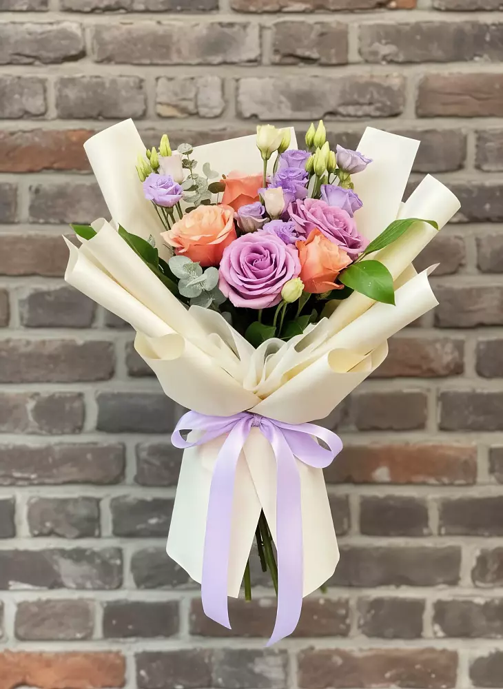 Букет цветов из: Лизиантусы и Розы в Немане