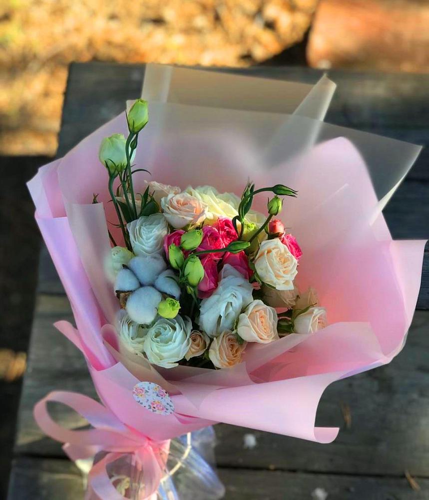 Букет цветов из: Розы и Лизиантусы в Немане