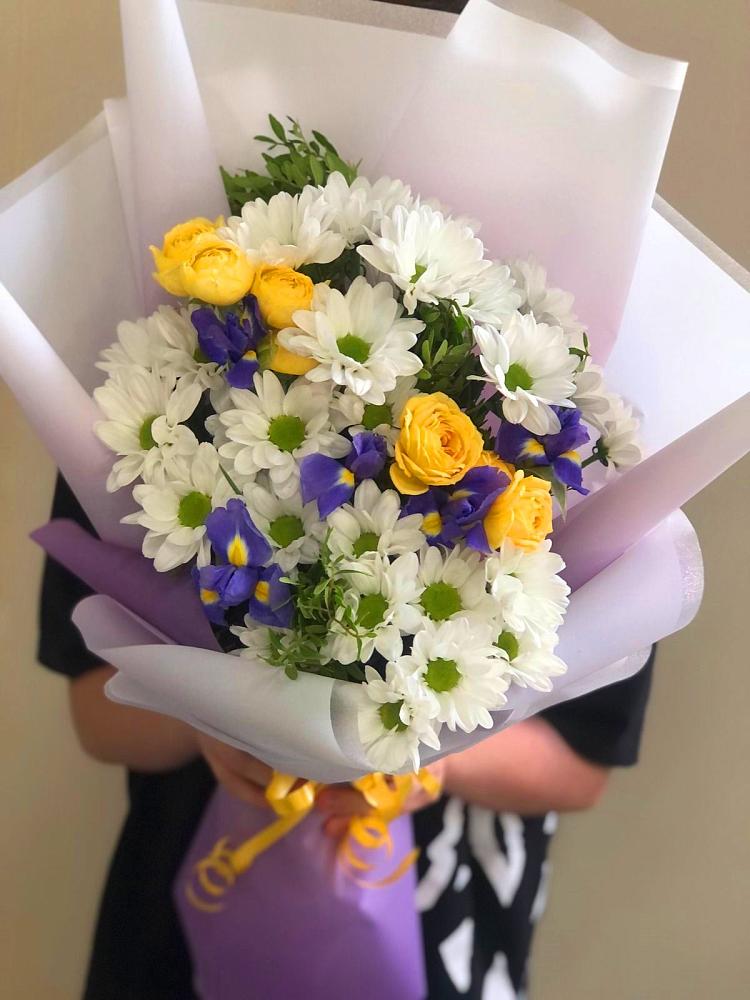 Букет цветов из: Ирисы, Хризантемы и Розы в Немане
