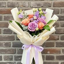 Букет цветов из:  Лизиантусы и Розы в Немане