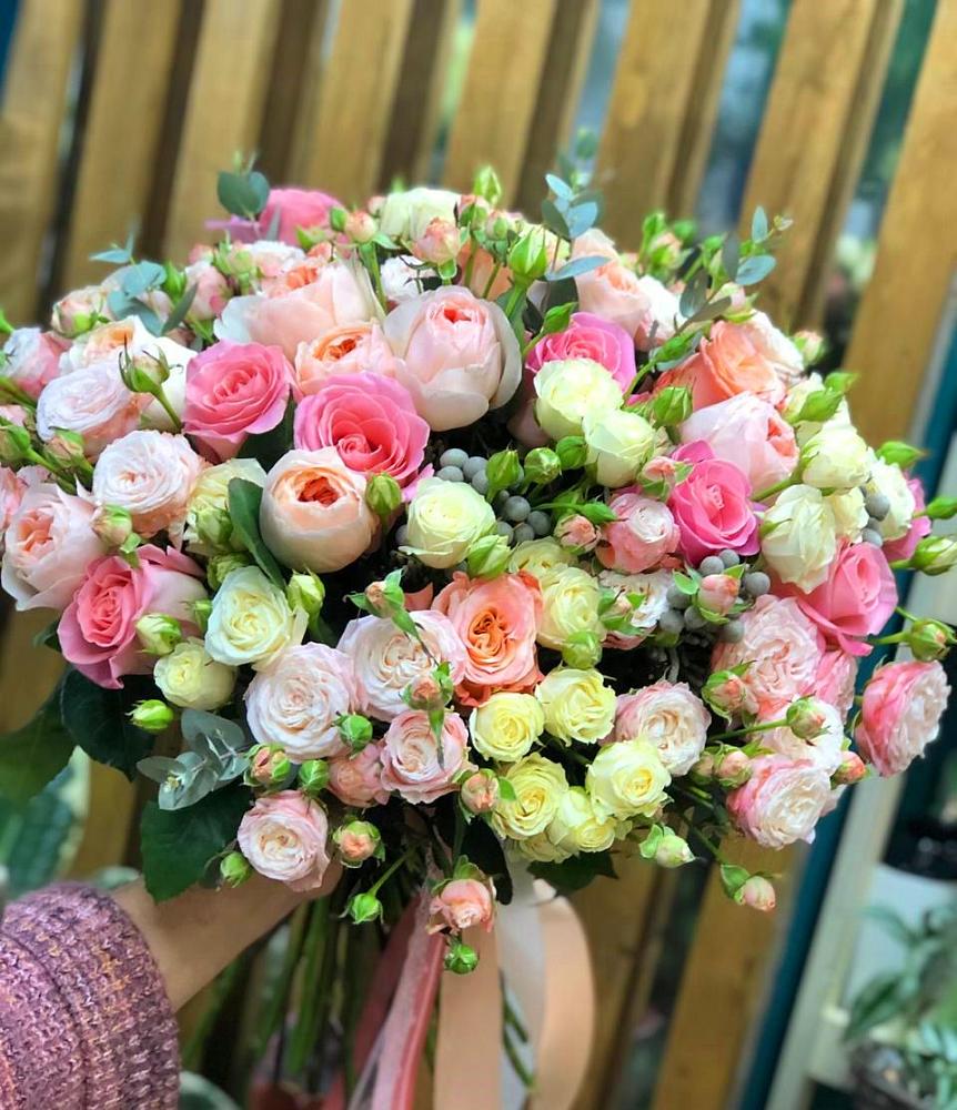 Букет цветов из: Розы в Немане