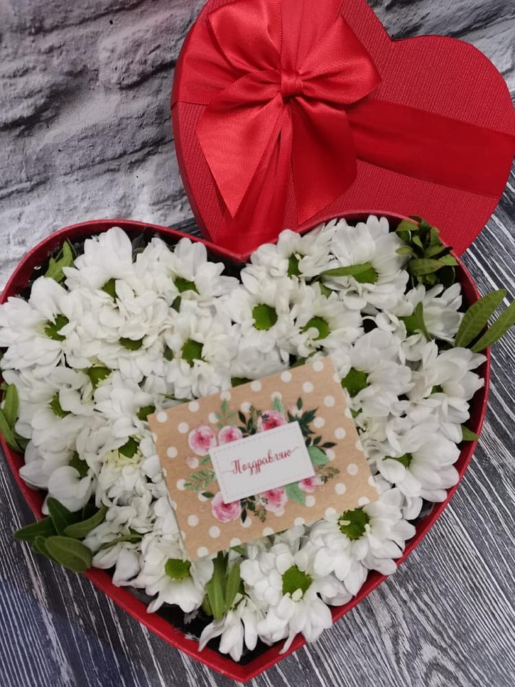 Цветочная композиция из Хризантемы в виде сердца в Немане