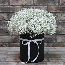 Цветочная композиция из Гипсофила в шляпной коробке в Немане