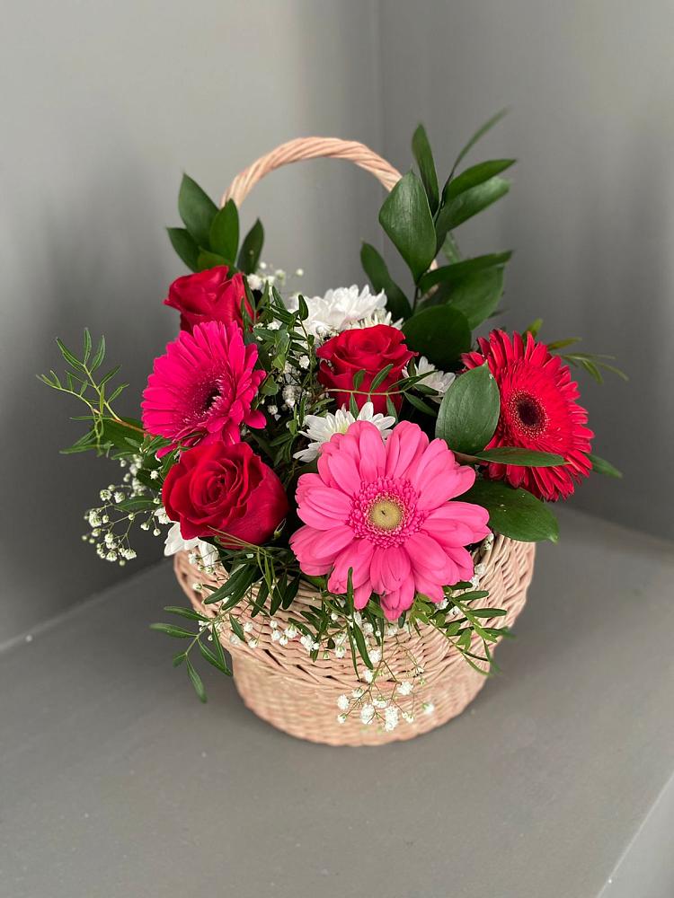 Цветочная композиция из Розы, Хризантемы и Герберы в корзине в Немане