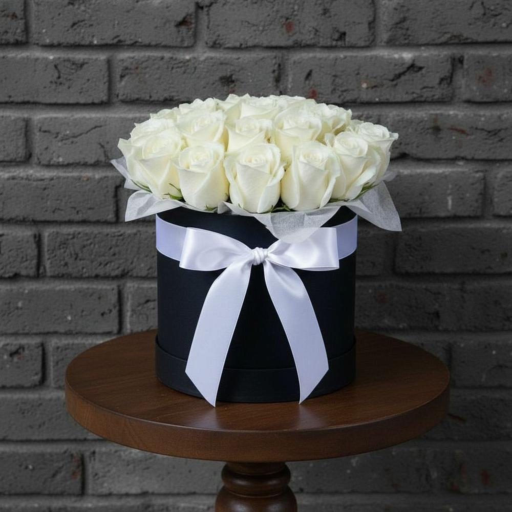 Цветочная композиция из Розы в шляпной коробке в Немане