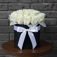 Цветочная композиция из Розы в шляпной коробке в Немане